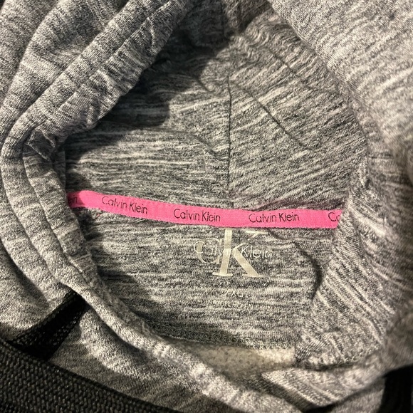Calvin Klein Sweatshirt - Picture 3 of 4